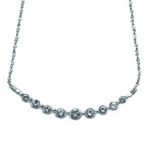 オリバーウェバー 〈スワロフスキー〉 ネックレスSoon シルバーカラー