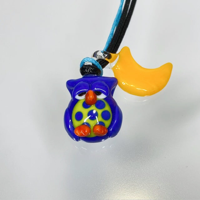 ベネチアンガラス ペンダントネックレス お月様とご機嫌斜めなフクロウ 青 - 画像 (4)