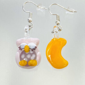 ベネチアンガラス ピアス（引掛け） お月様とお眠むなフクロウ ピンク