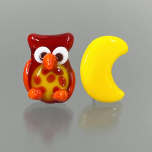 ベネチアンガラス ピアス(ポスト) お月様とお澄ましフクロウ 赤