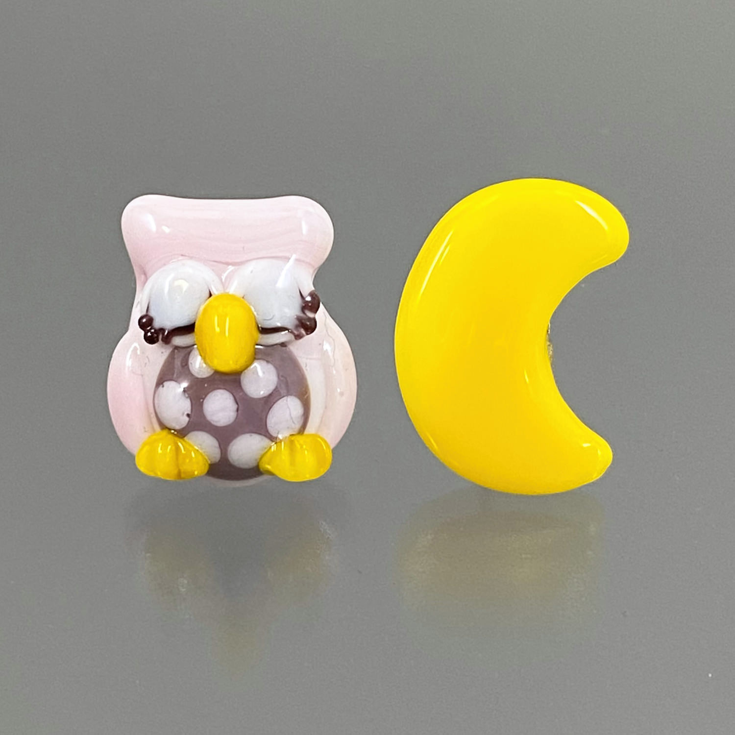 ベネチアンガラス ピアス(ポスト) お月様とお眠むなフクロウ ピンク
