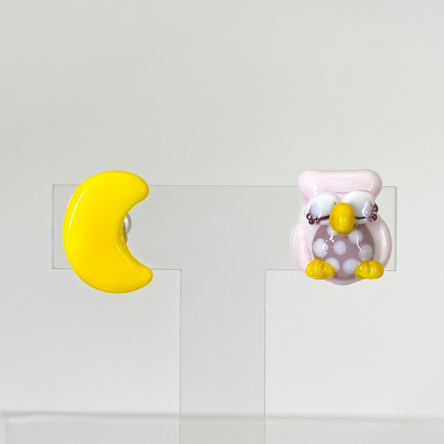 ベネチアンガラス ピアス(ポスト) お月様とお眠むなフクロウ ピンク - 画像 (2)