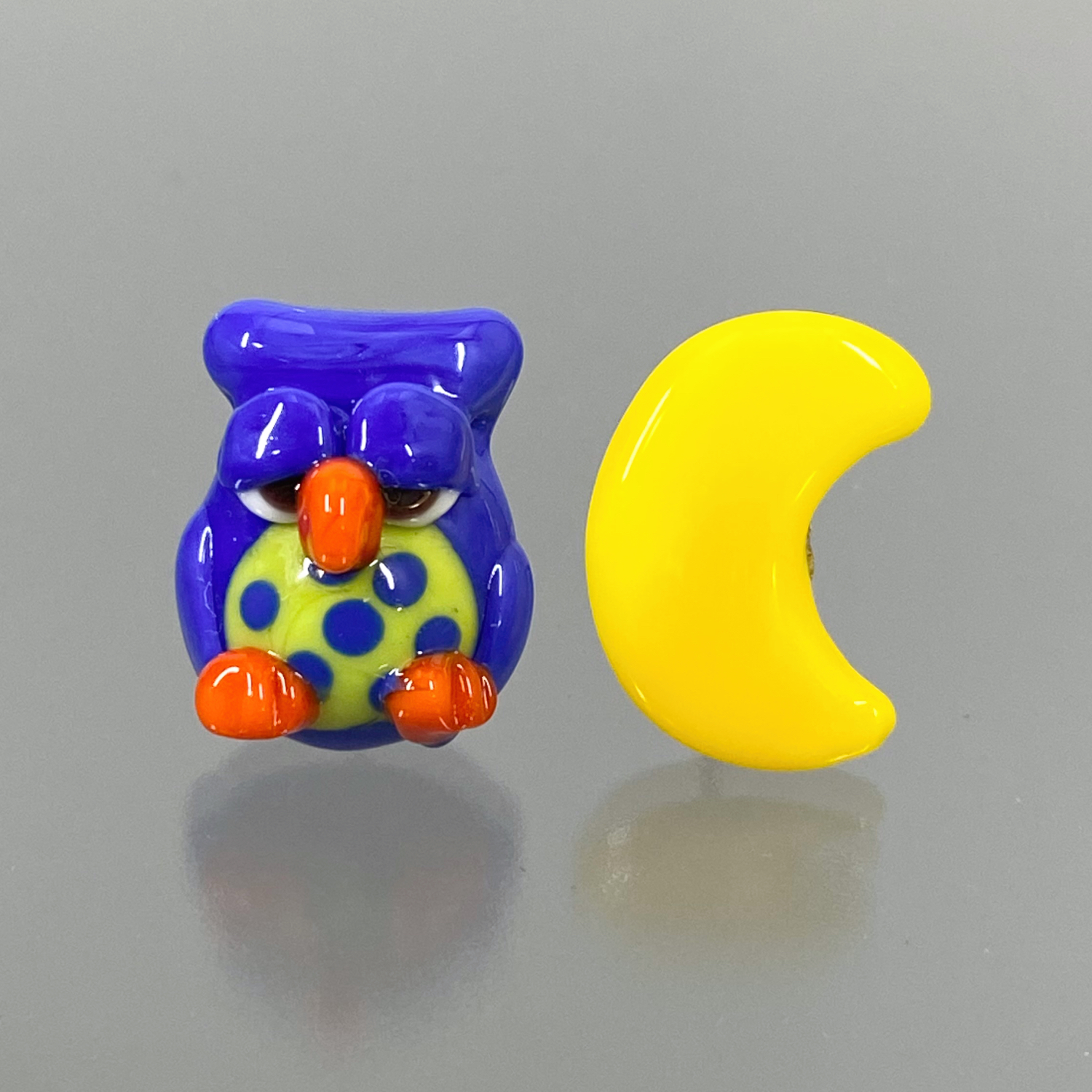 ベネチアンガラス ピアス(ポスト) お月様とご機嫌斜めなフクロウ 青