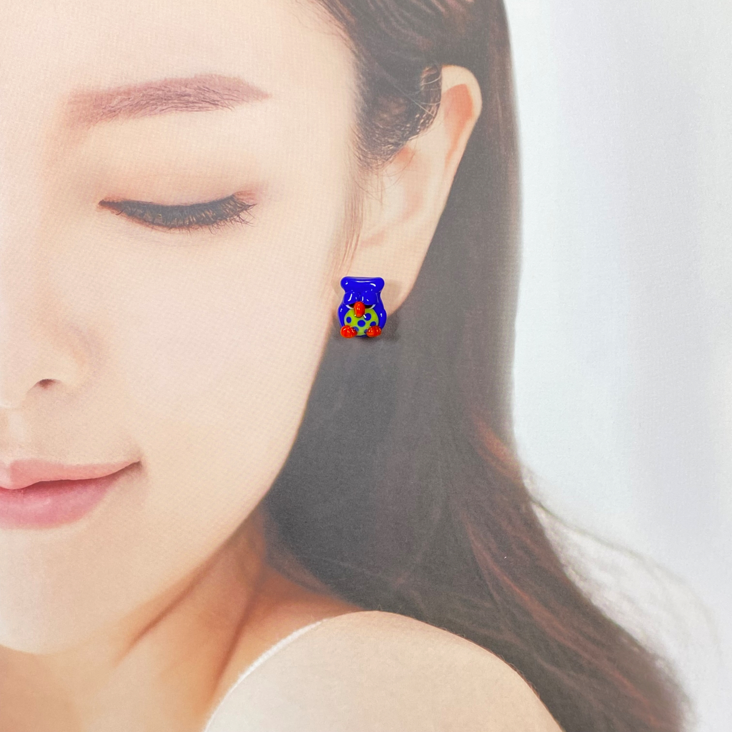 ベネチアンガラス ピアス(ポスト) お月様とご機嫌斜めなフクロウ 青 - 画像 (5)