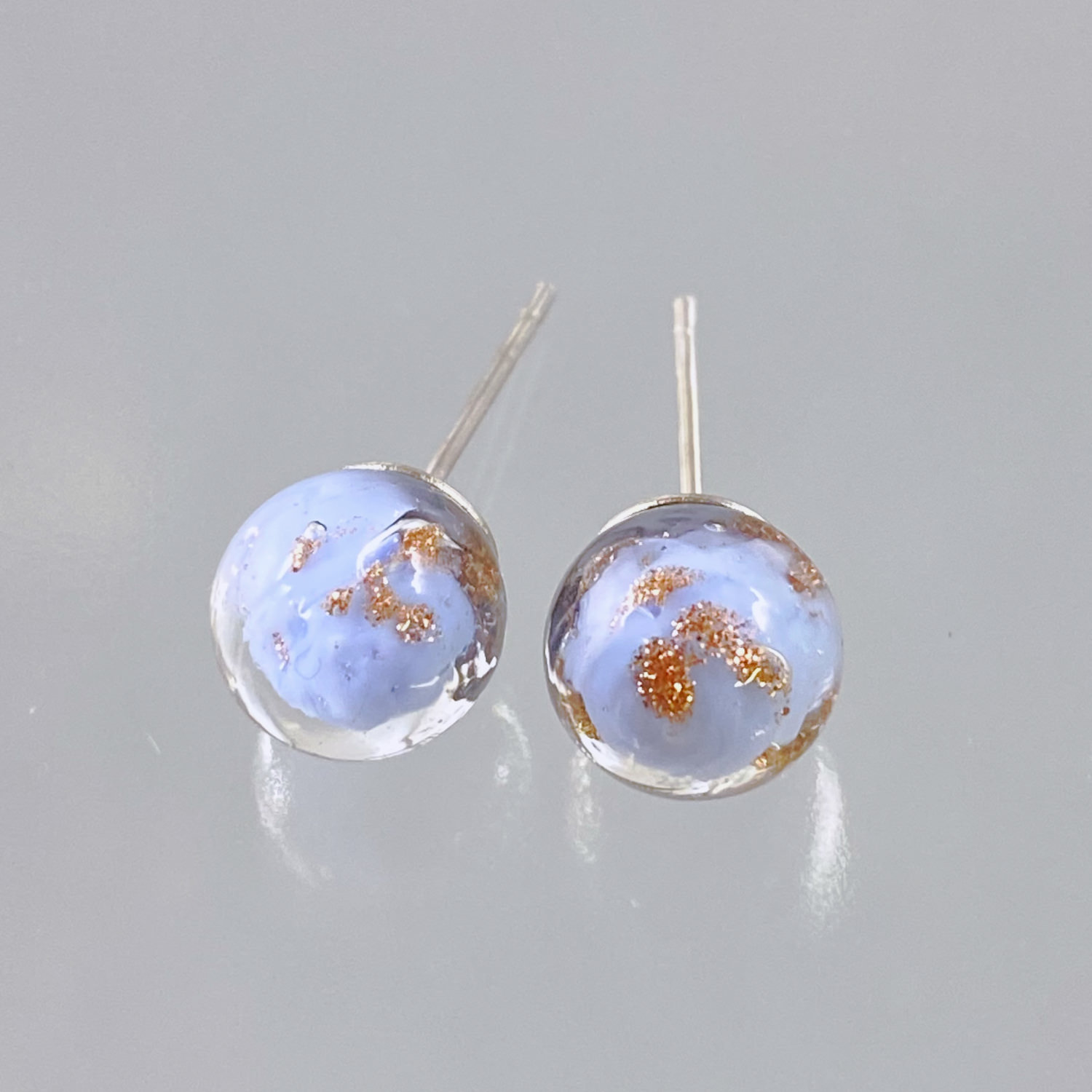 ベネチアンガラス Avventurina カボーションピアス 水色